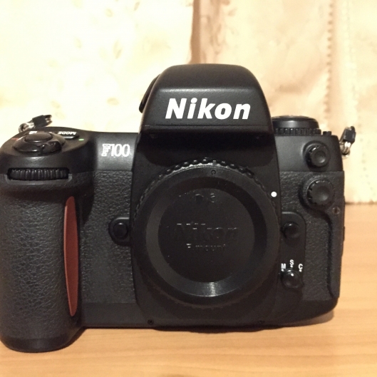 Nikon F100