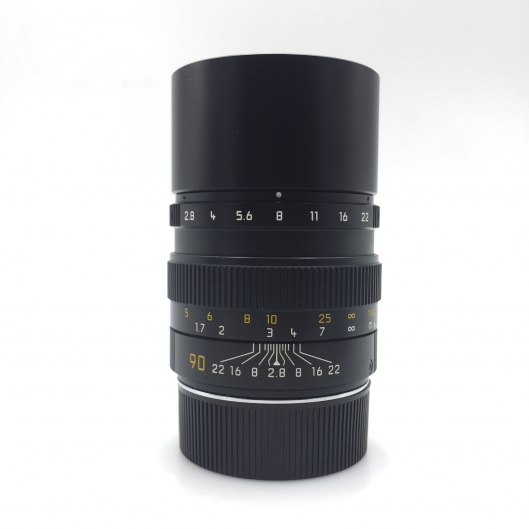 Leica 90mm f2.8 Elmarit-M (Build-in hood)